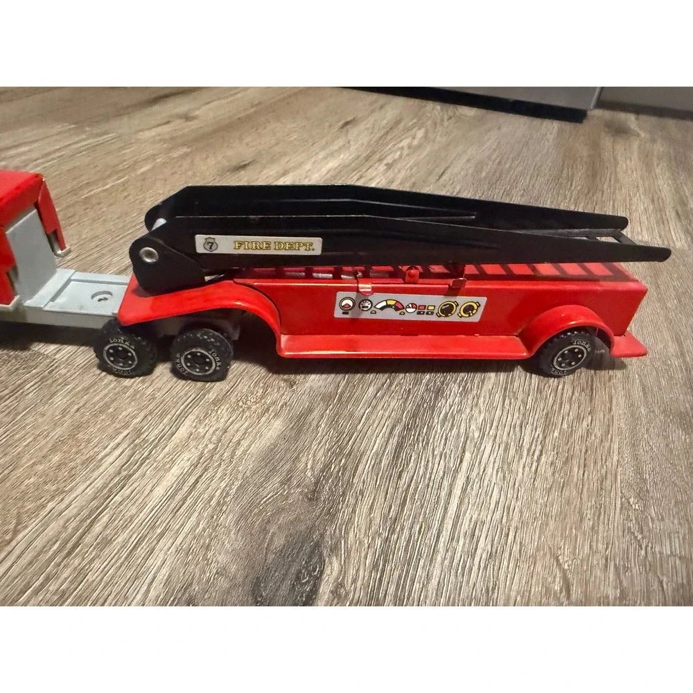 Vintage Tonka Fire Dept No 7 Ladder Truck Red Diecast Pressed Steel Toy Vehicle
